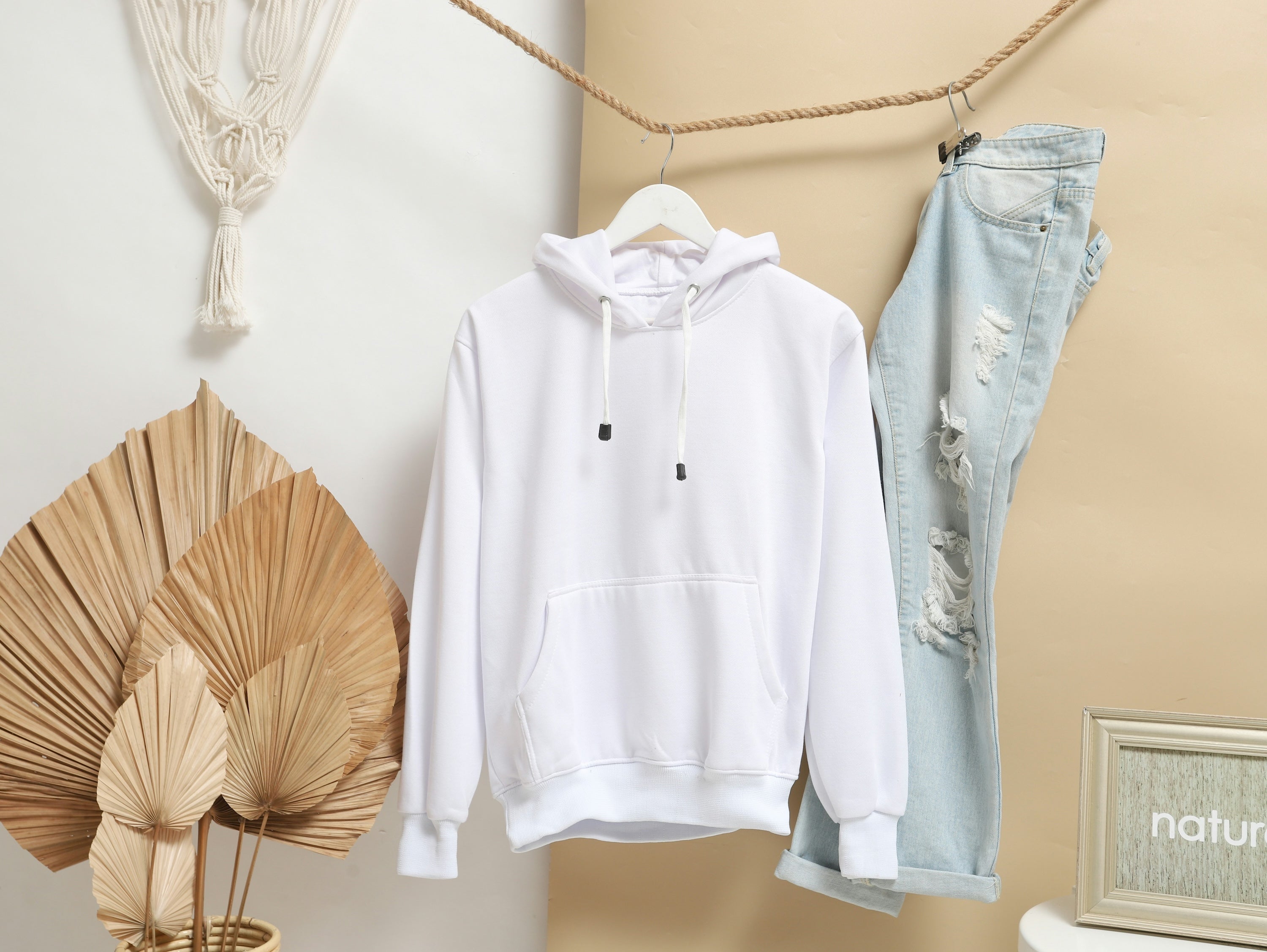 Sweatshirt ve Hoodie Nedir? Nasıl Kombinlenirler?