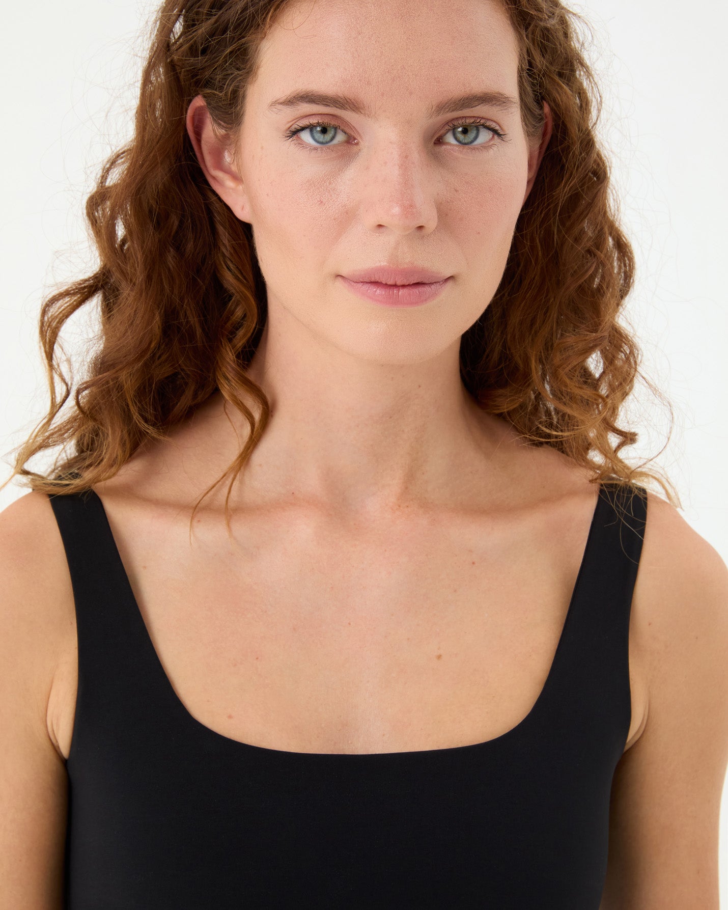 Siyah Low Back Motion Half Crop