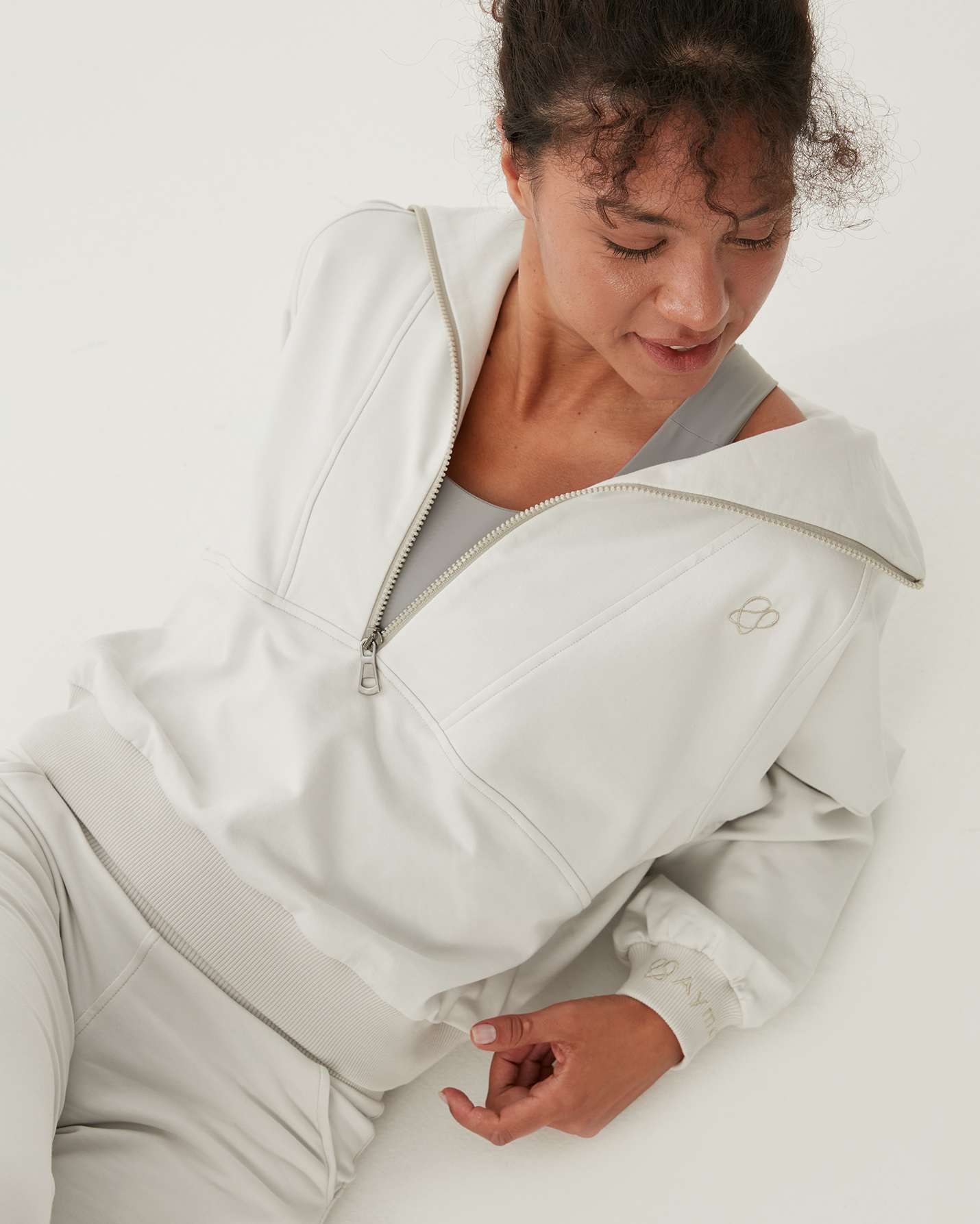 Dik Yaka Sweatshirt