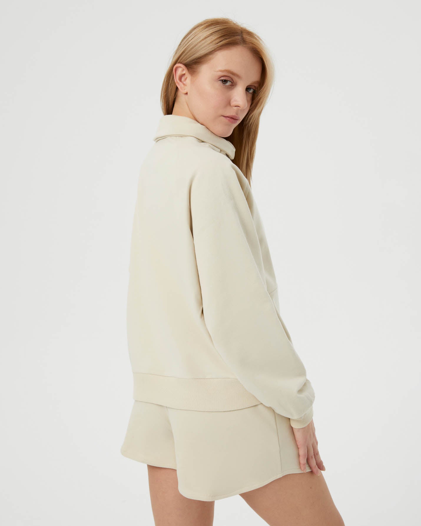 Dik Yaka Sweatshirt
