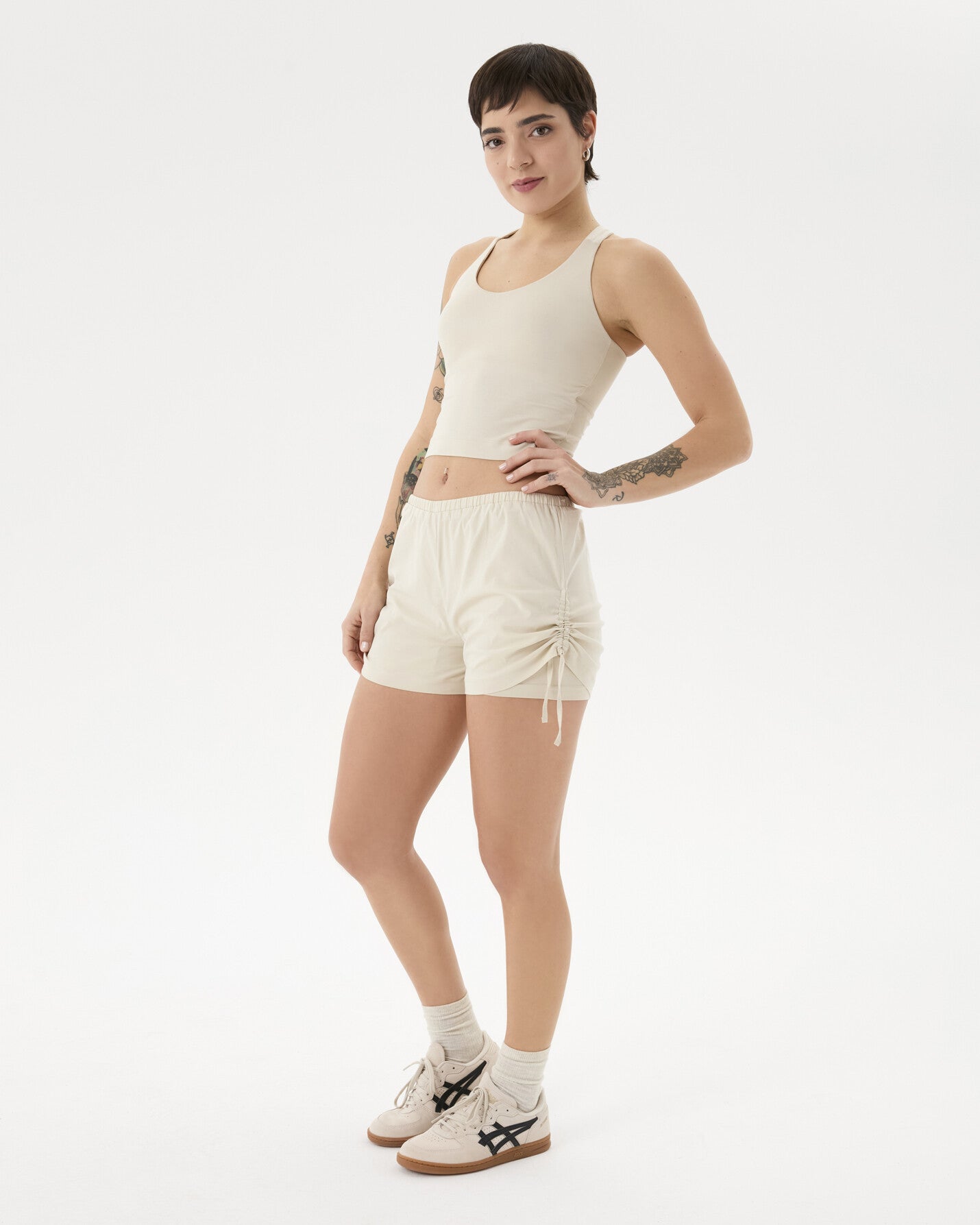 Krema Çift Katlı Büzgülü Şort