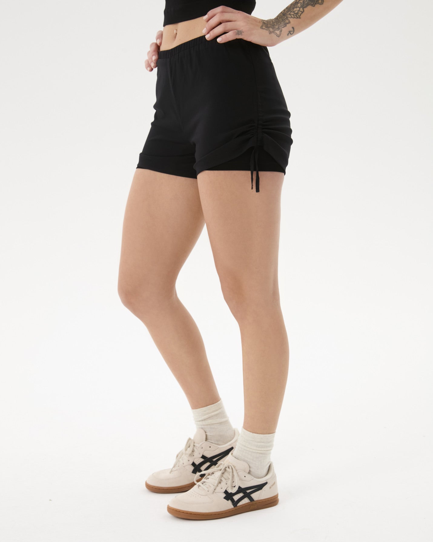 Siyah Çift Katlı Büzgülü Şort