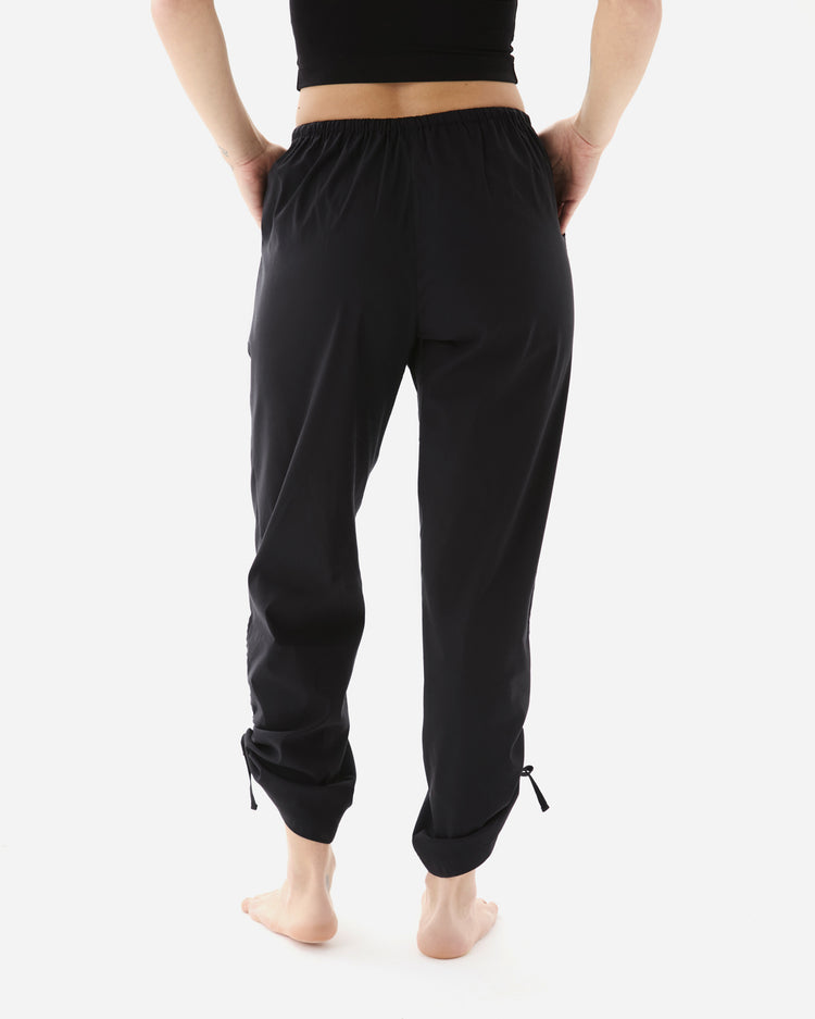 Siyah Paça Büzgülü Rahat Pantolon