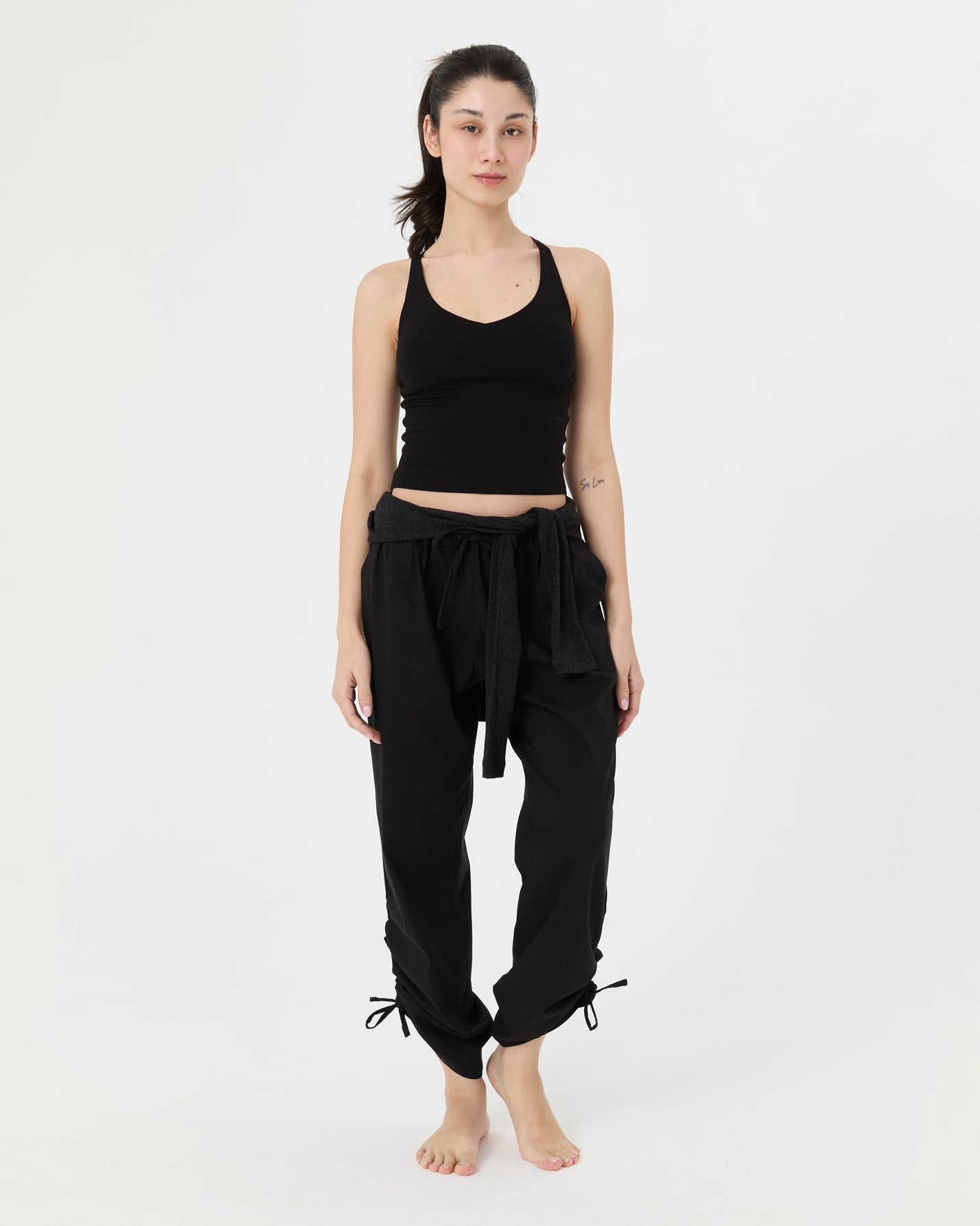 Siyah Paça Büzgülü Rahat Pantolon