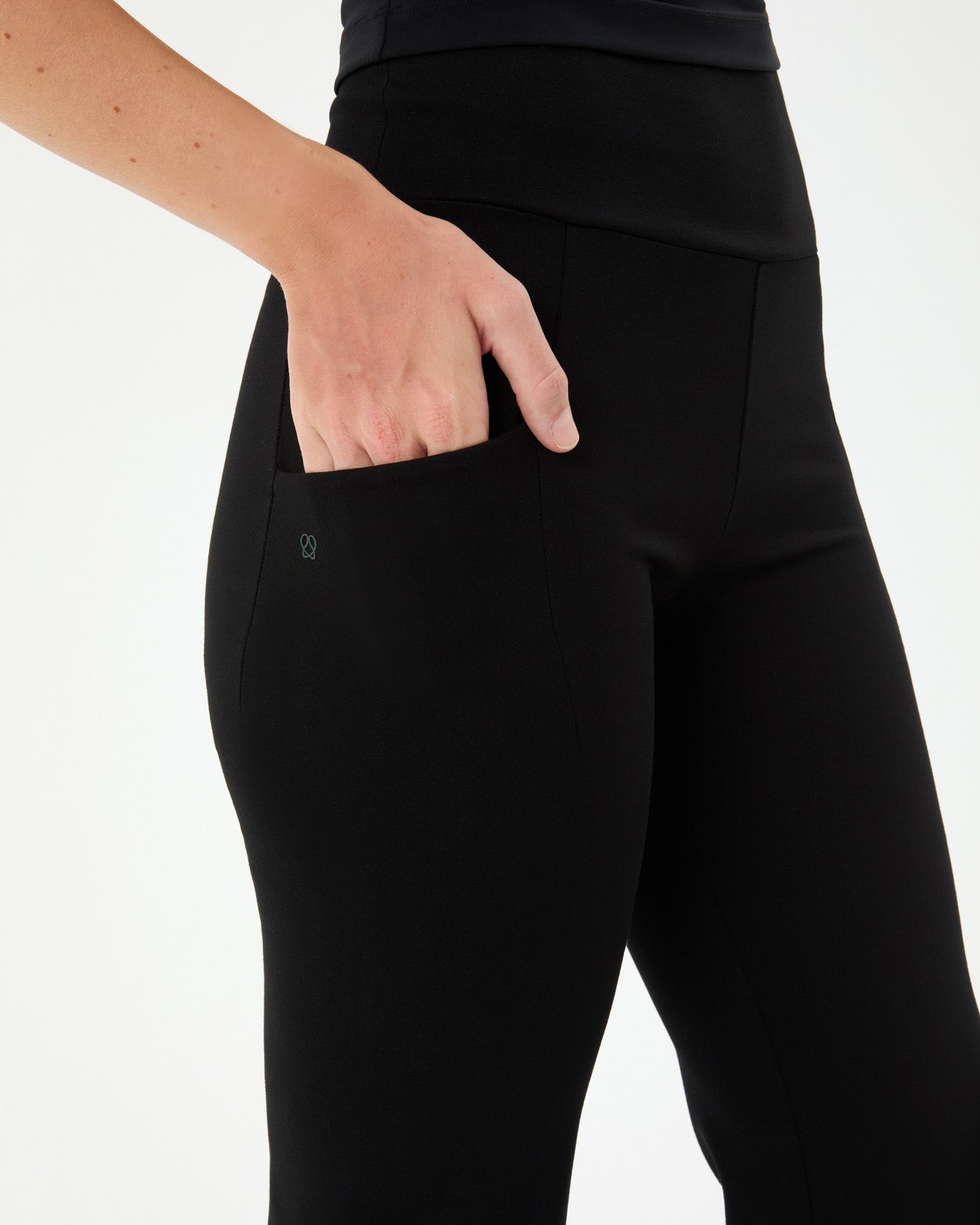 Siyah Cepli Flare Pantolon