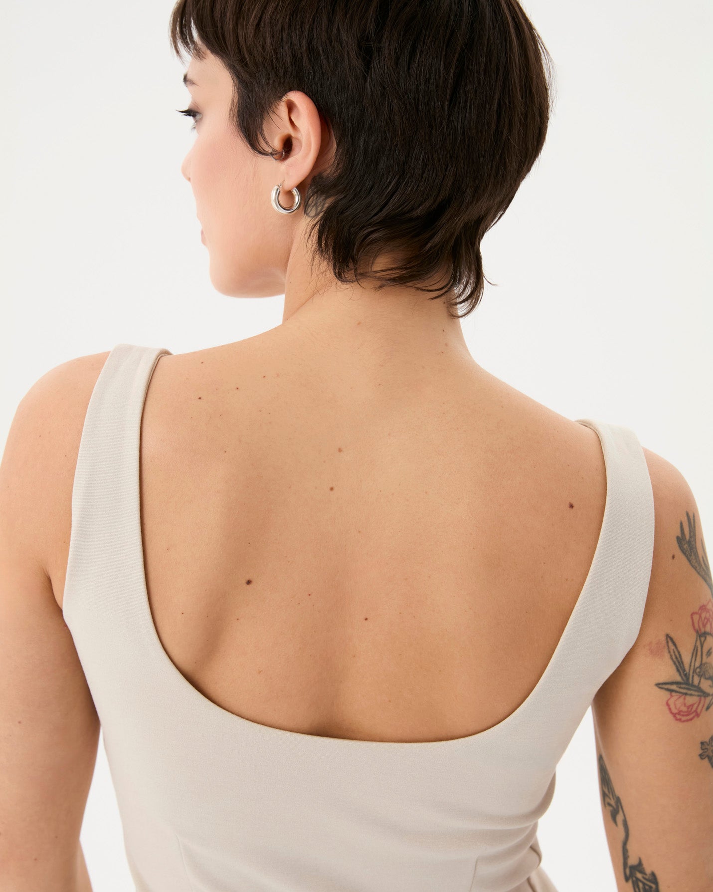 Krema Low Back Elbise