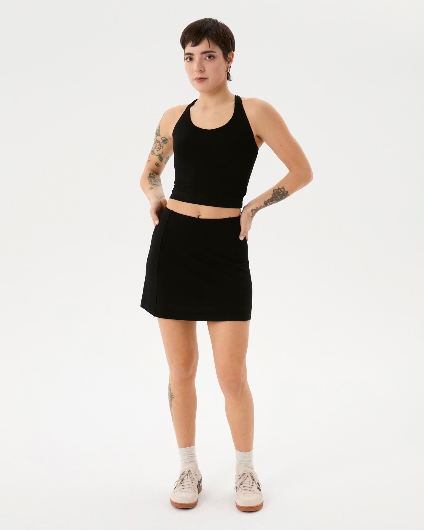 Siyah Şortlu Çan Etek