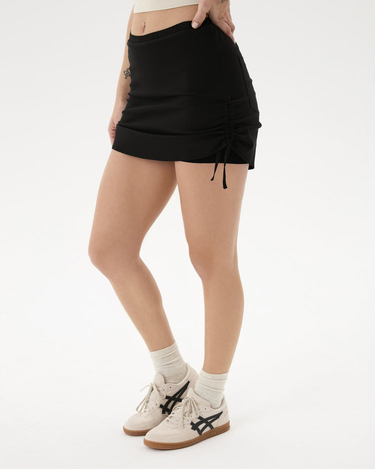 Siyah Şortlu Büzgülü Etek