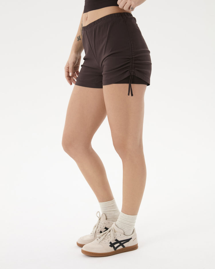 Kahverengi Çift Katlı Büzgülü Şort