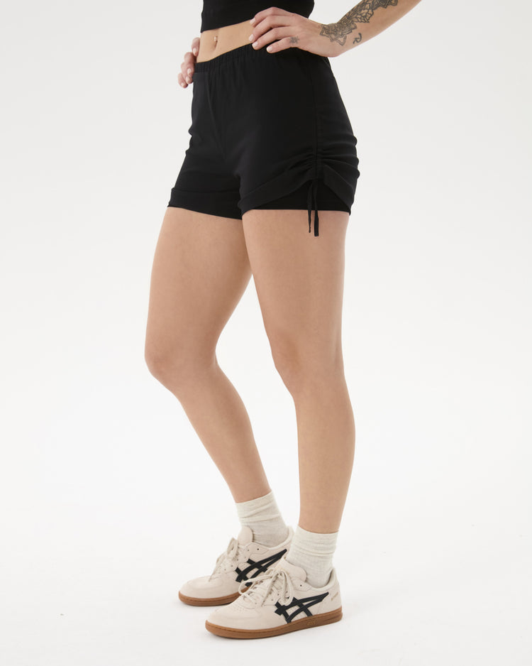 Siyah Çift Katlı Büzgülü Şort