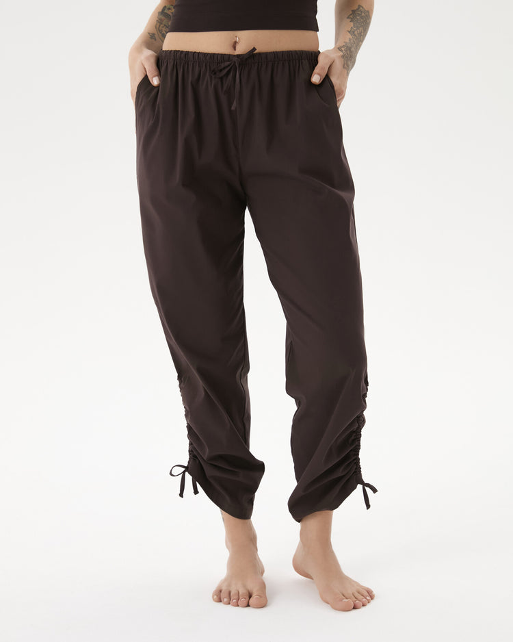 Kahverengi Paça Büzgülü Rahat Pantolon