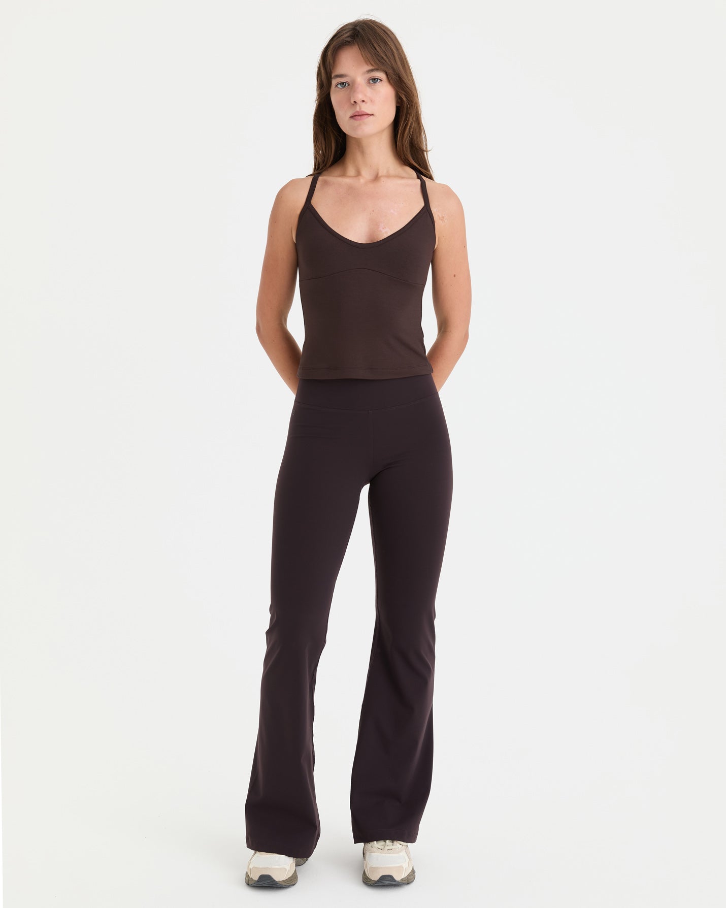 Kahverengi Göğüs Kuplu Askılı Atlet