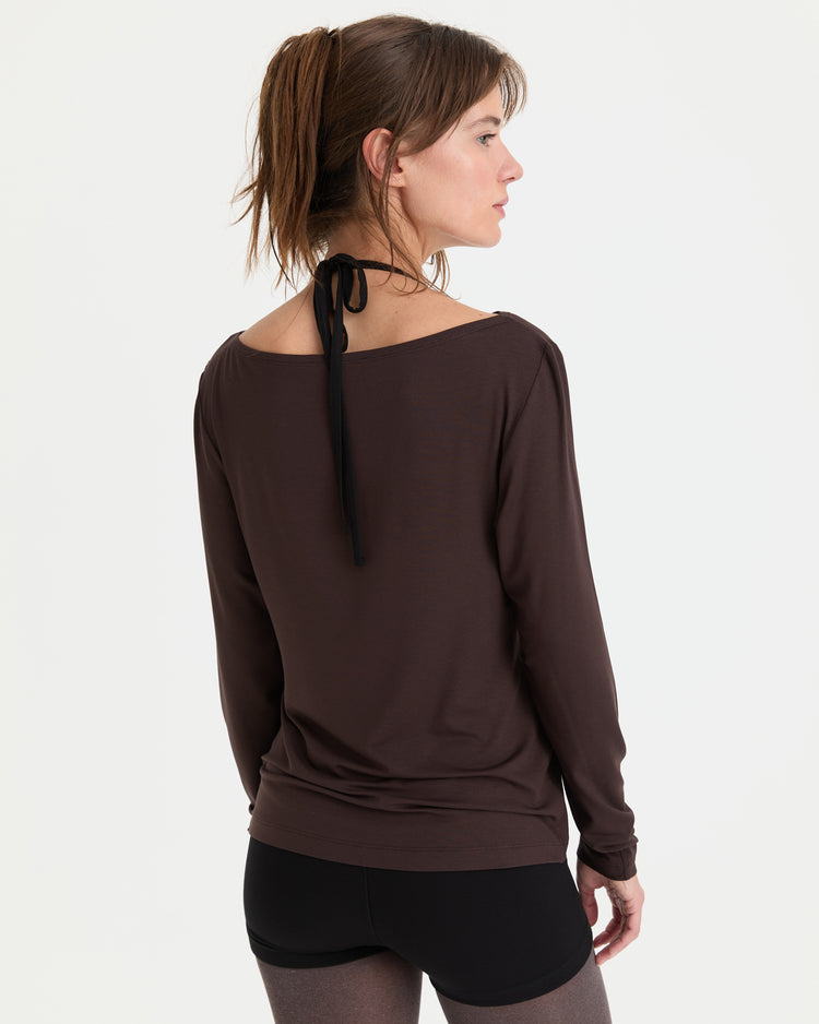 Kahverengi Kayık Yaka Uzun Kollu Bluz