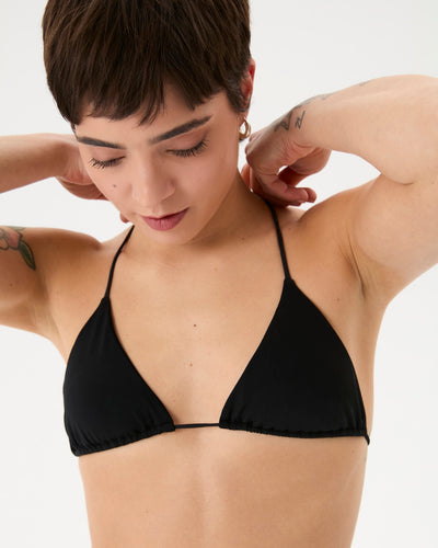 Siyah İpli Üçgen Bikini Üstü
