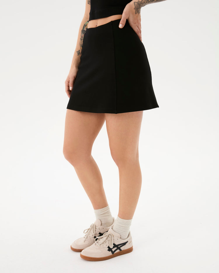 Siyah Şortlu Çan Etek